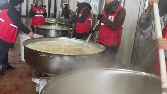 Kızılay ekipleri deprem bölgesinde