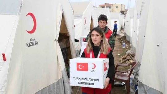 Kızılay hijyen malzemesi dağıtımlarını aralıksız sürdürüyor