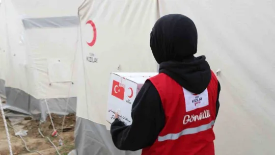 Kızılay hijyen malzemesi dağıtımlarını aralıksız sürdürüyor