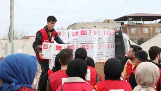 Kızılay hijyen malzemesi dağıtımlarını aralıksız sürdürüyor