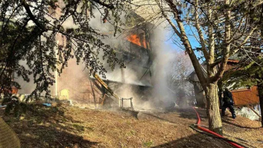 Kızılcahamam'da ahşap restoran alevlere teslim oldu