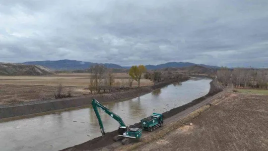 Kızılırmak Nehri'ndeki çalışmalar ile yerleşim yerleri taşkından korunuyor