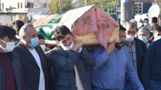 Kızını toprağa veren babanın acısı ikiye katlandı