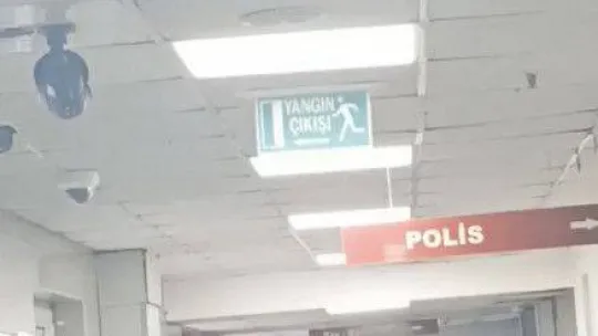 Kızları balkondan düştü, aileler hastanede birbirine girdi