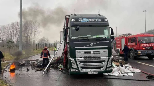 KMO'da tır alevlere teslim oldu, taşıdığı yükler küle döndü