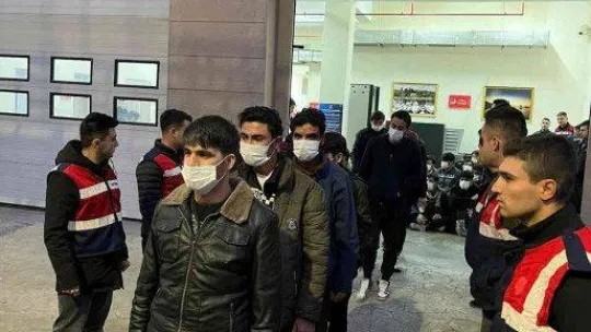 Kocaeli'de 127 düzensiz göçmen sınır dışı edildi