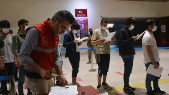 Kocaeli'de 67 düzensiz göçmen sınır dışı edildi
