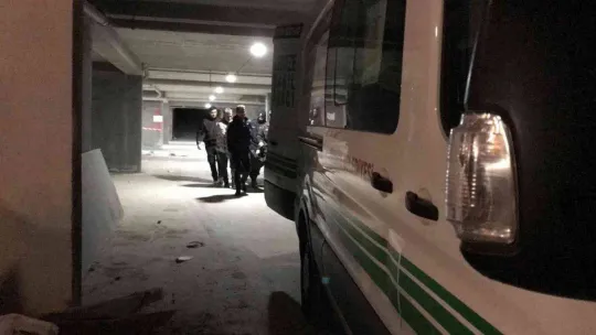 Kocaeli'de cinayet: İnşaat halindeki binanın ofisinde silahla vurularak öldürüldü