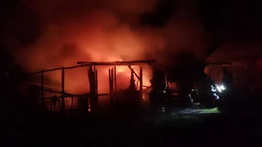 Kocaeli'de elektrik sobasından çıkan yangında baraka alevlere teslim oldu