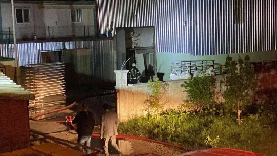 Kocaeli'de fabrika yangını korkuttu