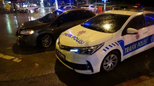 Kocaeli'de filim sahnelerini aratmayacak kovalamaca nefes kesti, 2 polis yaralandı