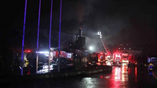 Kocaeli'de geri dönüşüm fabrikasında yangın