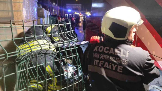 Kocaeli'de seyir halinde tartışan iki otomobil sürücüsü çarpıştı: 1'i ağır 5 yaralı