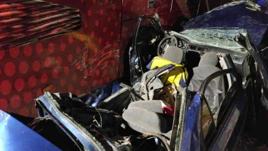 Kocaeli'de seyir halinde tartışan iki otomobil sürücüsü çarpıştı: 1'i ağır 5 yaralı