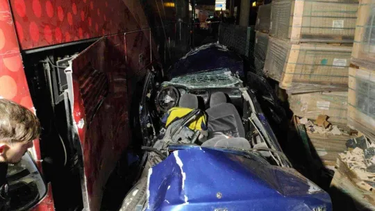 Kocaeli'de seyir halinde tartışan iki otomobil sürücüsü çarpıştı: 1'i ağır 5 yaralı