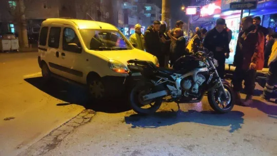 Kocaeli'de yeni yılla birlikte kazalar peş peşe geldi: Motosiklet sürücüsü böyle savruldu
