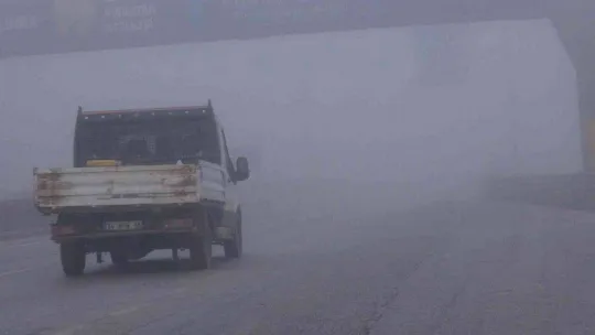 Kocaeli'de yoğun sis sebebiyle göz gözü görmüyor