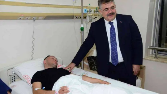 Komiser kaza kurşunuyla yaralandı