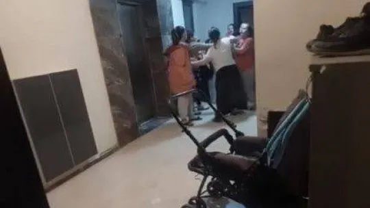 Komşuların 'çöp atma' kavgası kamerada