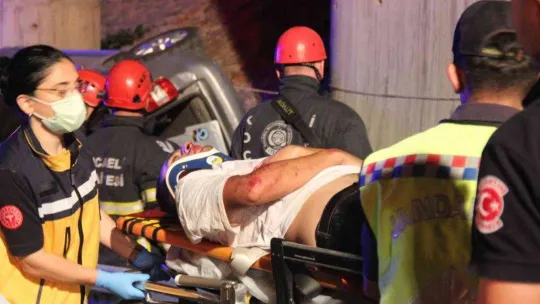 Kontolden çıkan araç viyadük ayağına çarptı: 1 ölü, 1 yaralı