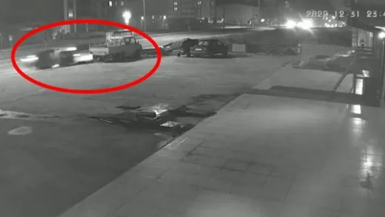 Kontrolden çıkan iki otomobil araziye düştü: 2 yaralı