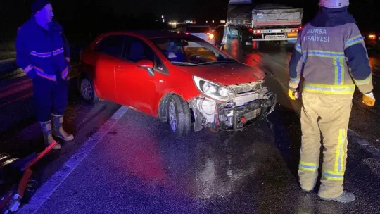 Kontrolden çıkan otomobil bariyerlere çarptı: 2 yaralı