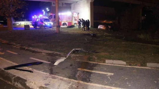 Kontrolden çıkan otomobil boş araziye daldı: 1 yaralı