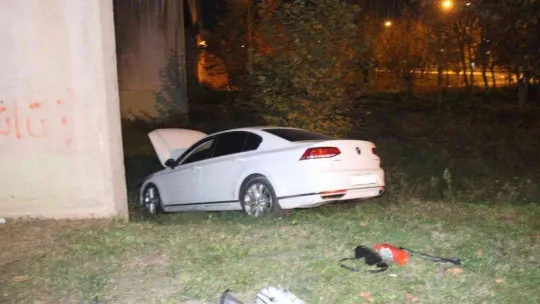 Kontrolden çıkan otomobil boş araziye daldı: 1 yaralı