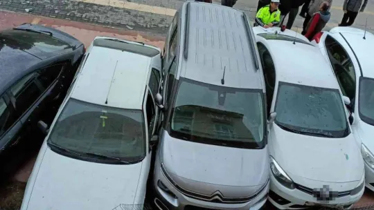 Kontrolden çıkan tır 8 aracı hurdaya çevirdi