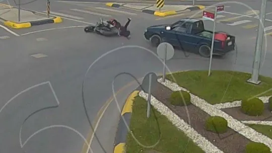 Kontrolden çıkarak karşı şeride geçti, yolun boş olması tehlikeyi önledi