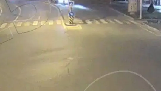 Kontrolden çıkarak karşı şeride geçti, yolun boş olması tehlikeyi önledi