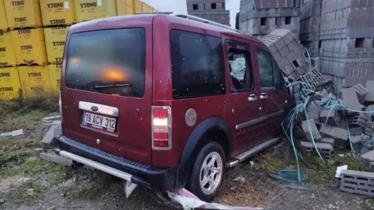 Kontrolden çıkıp birketlere çarptı