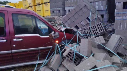 Kontrolden çıkıp birketlere çarptı