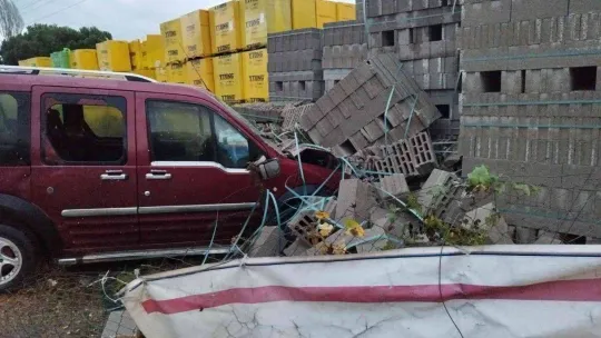 Kontrolden çıkıp birketlere çarptı