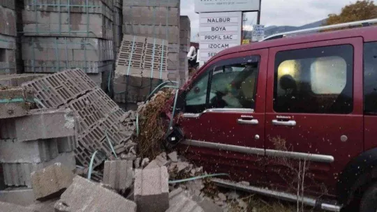 Kontrolden çıkıp birketlere çarptı