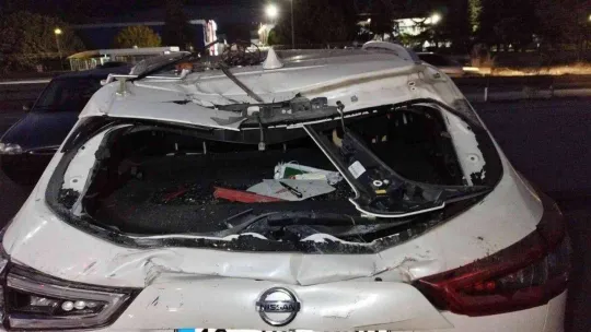 Kontrolden çıkıp takla atan otomobil park halindeki araçlara çarptı