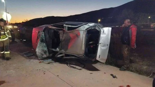 Kontrolden çıkıp takla atan otomobil park halindeki araçlara çarptı