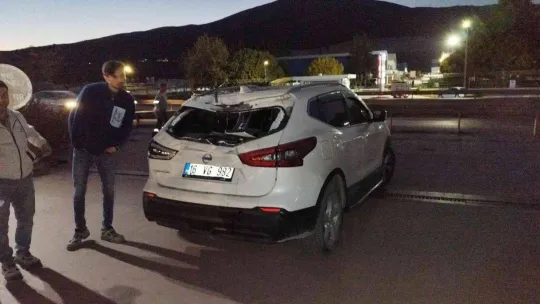 Kontrolden çıkıp takla atan otomobil park halindeki araçlara çarptı