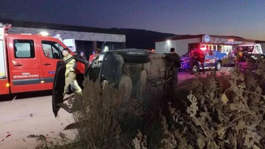 Kontrolden çıkıp takla atan otomobil park halindeki araçlara çarptı