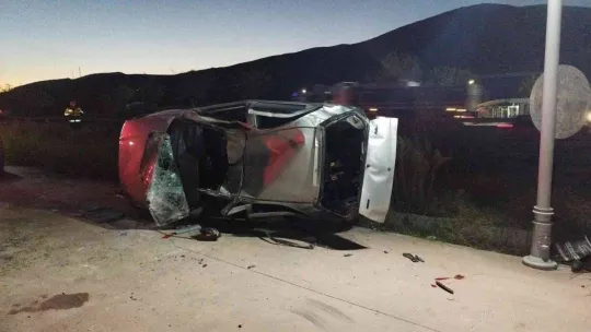 Kontrolden çıkıp takla atan otomobil park halindeki araçlara çarptı