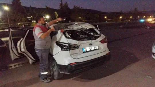 Kontrolden çıkıp takla atan otomobil park halindeki araçlara çarptı