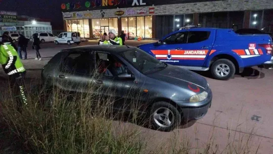 Kontrolden çıkıp takla atan otomobil park halindeki araçlara çarptı