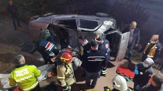 Kontrolden çıkıp takla atan otomobil park halindeki araçlara çarptı