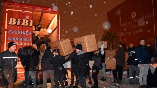 Konyalı vatandaşlardan Hatay'daki deprem bölgesine yardım ve destekler devam ediyor