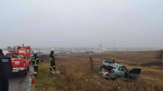 Köpeğe çarpmamak için manevra yapıp tarlaya girdi, aracının başında gözyaşı döktü