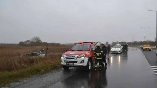 Köpeğe çarpmamak için manevra yapıp tarlaya girdi, aracının başında gözyaşı döktü