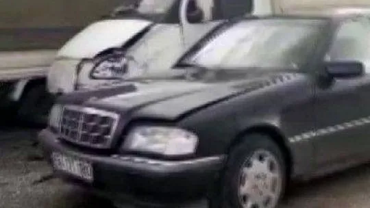 Köpeğe çarpmamak için manevra yaptı kamyonete çarptı