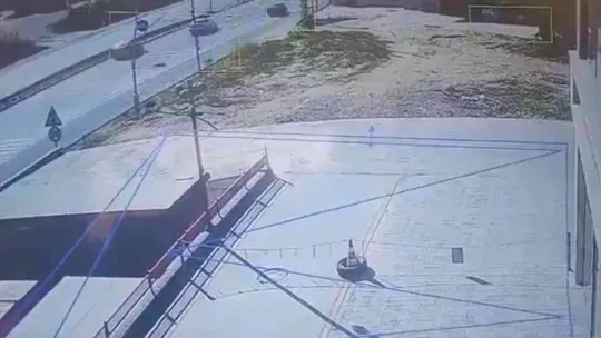 Köpekten kaçarken otomobilin çarptığı çocuk yoğun bakımda