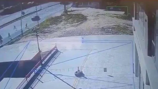 Köpekten kaçarken otomobilin çarptığı çocuk yoğun bakımda