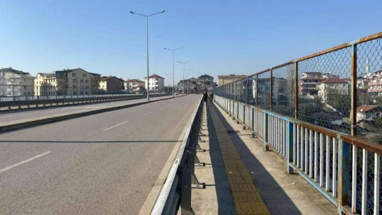 Köprü altında ölü bulunan 13 yaşındaki kız son yolculuğuna uğurlandı